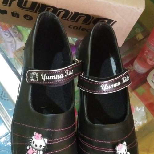 Sepatu anak perempuan ukuran 35