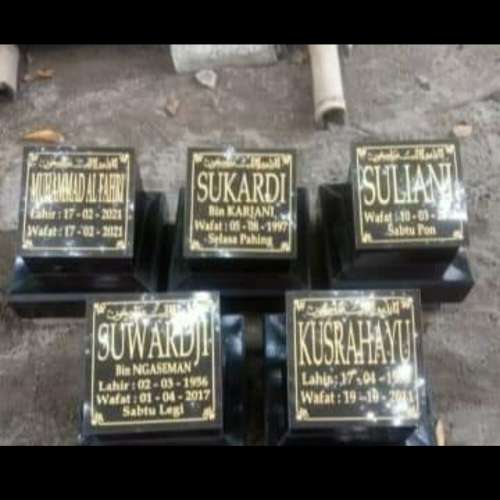 Pengganti batu nisan