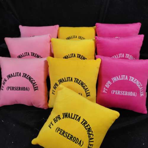 Bantal kotak 30*30/ bordir suka suka/50pcs