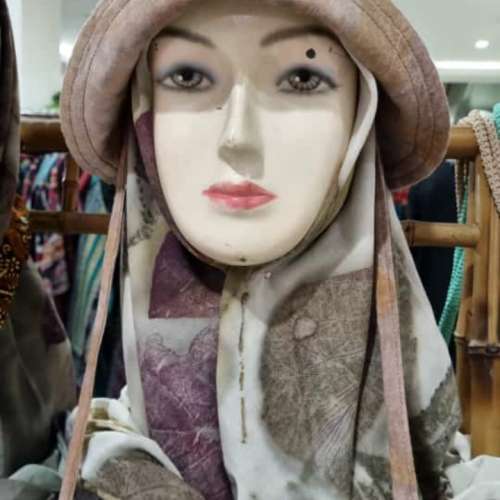 Topi dan jilbab ecoprint