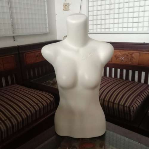 Obral Manekin bekas toko baju