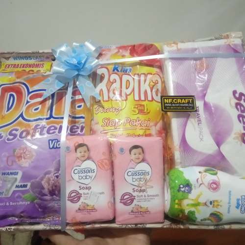 Parsel bayi tanpa baju