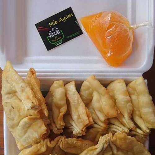 Mie bronthoyudo Pangsit isi ayam 1porsi isi 10 biji