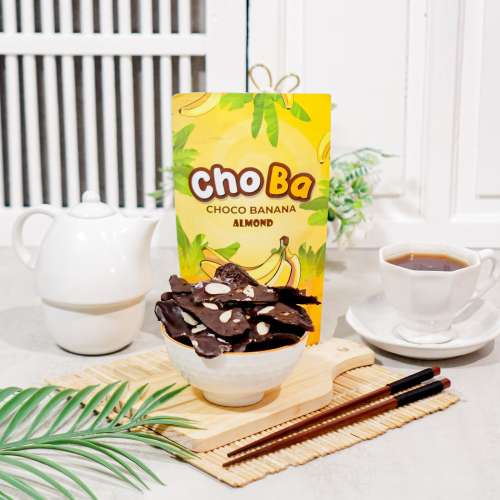 Choba kripik pisang coklat almond