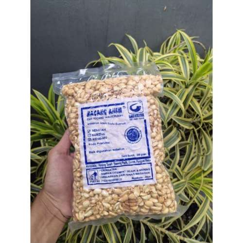 Kacang Aneh