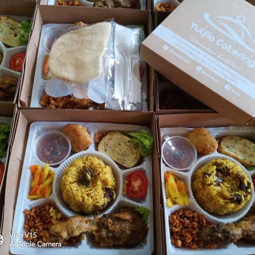 Nasi kotak (nasi kabuli ayam rendang)