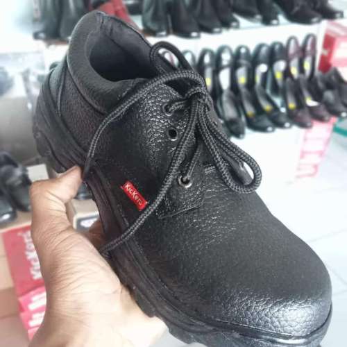 Sandal sepatu kulit