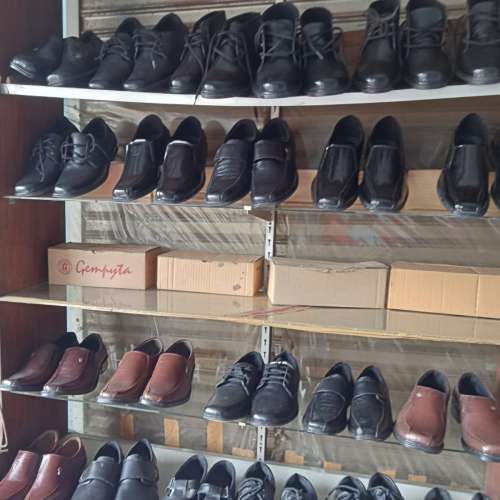 Sandal sepatu kulit