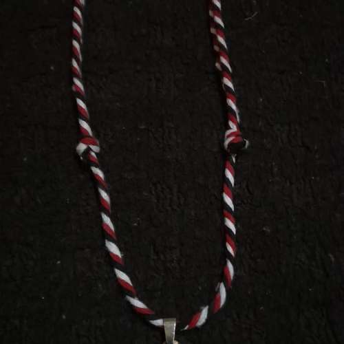 Liontin Kuningan dan Kalung Tridatu