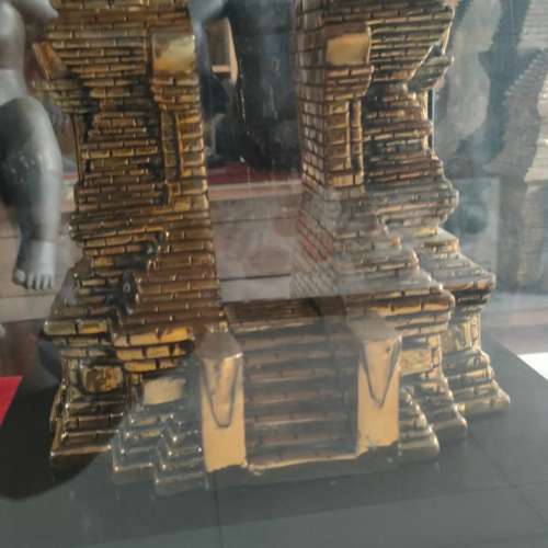 Miniatur cor kuningan