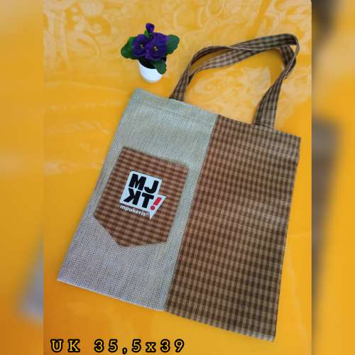 Tote bag