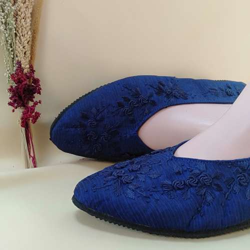 Sepatu wanita sulam size 40 bisa buat kerja kuliah wisuda motif bunga
