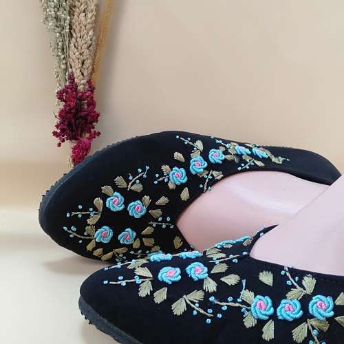 Sepatu wanita motif bunga size 36 buat kerja kuliah wisuda