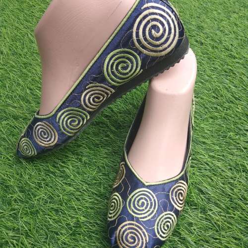 Sepatu kerja wanita motifbunga bisa untuk wisuda kuliah kado pernikahan ulang tahun lamaran