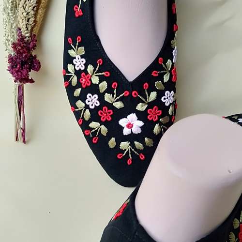 Sepatu wanita jumbo big size 43 motif bunga