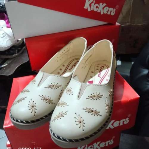 Sepatu cew kikchers
