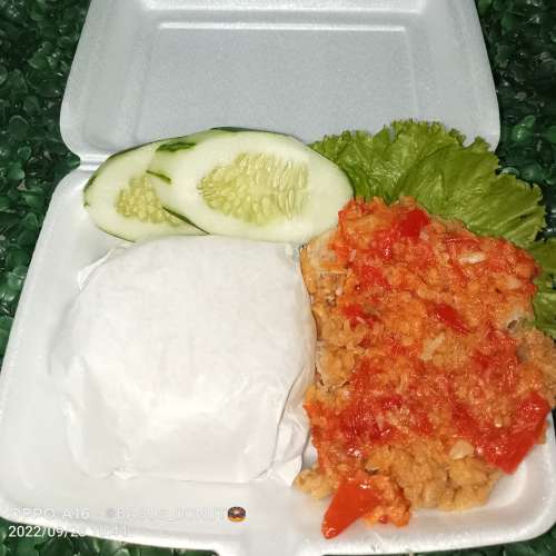 AYAM GEPREK PAKAI NASI