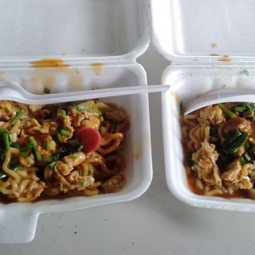 Mie nyemek