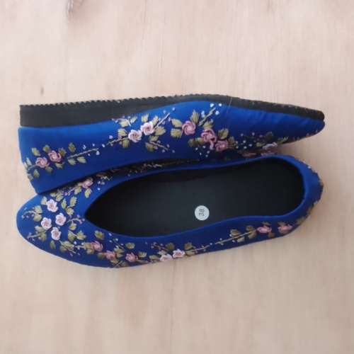 Sepatu wanita kerja etnik handmade