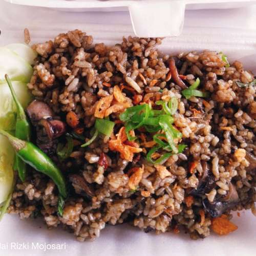 Nasi goreng cumi item