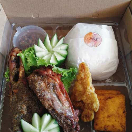 Nasi kotak bebek item ¼