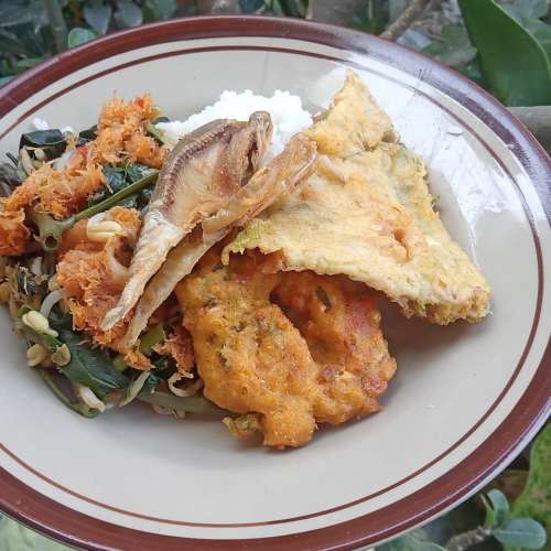 Nasi Pecel Khas Pacet Mbak Lusi