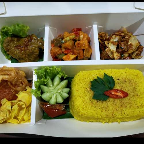 Lunch box nasi kuning special