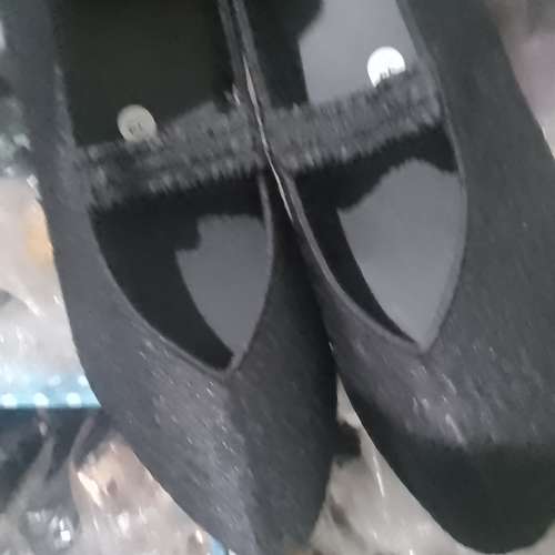 Sepatu kerja wanita