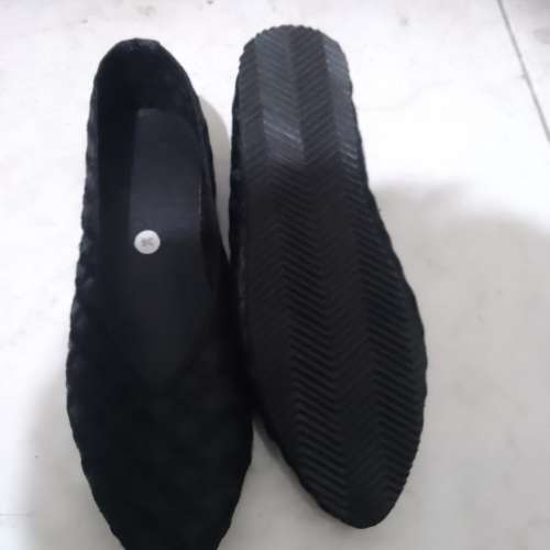 Sepatu kerja wanita