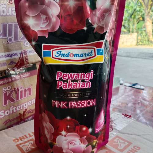 Pewangi pakaian 900ml