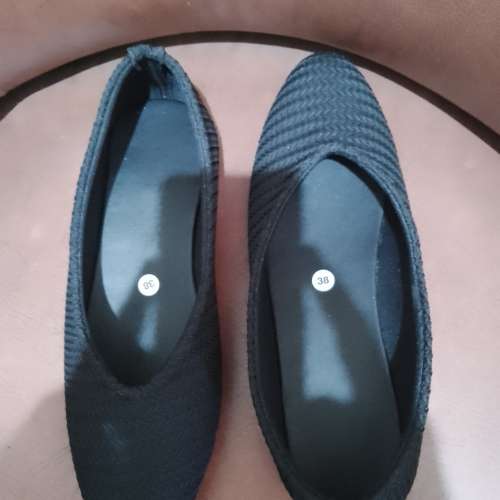 Sepatu kerja wanita hitam