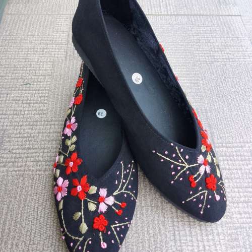 Sepatu kerja Wanita Sulam Bordir Hitam