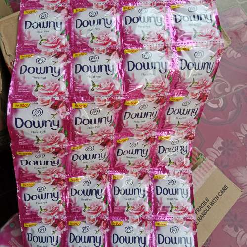 Pewangi pakaian downy 1 renteng