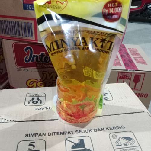 Minyak goreng mikita 1L refill ( HABIS)