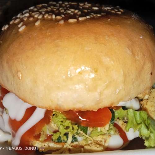 BURGER AYAM SUWIR