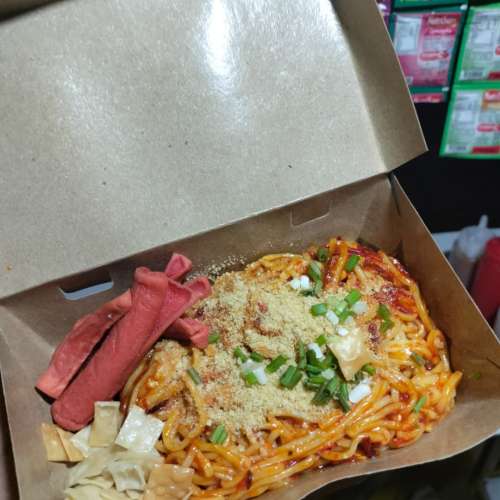 Mie jebew sosis merah