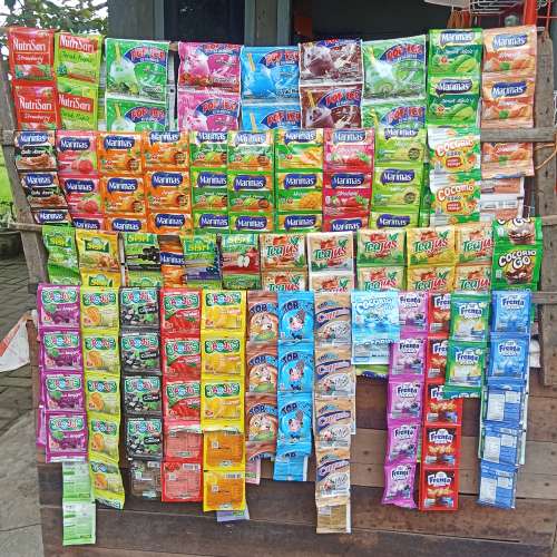 Aneka macam es siap minum