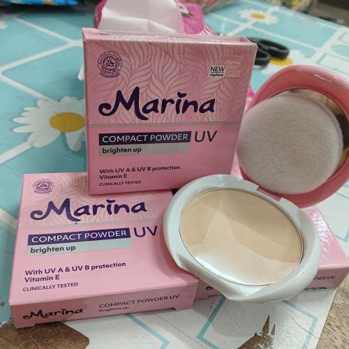 Marina bedak padat