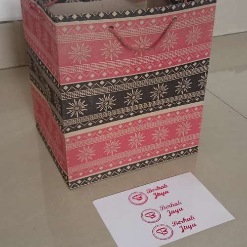 Paper bag / tas bingkisan, ukuran R8 motif/batik, 1 lusin