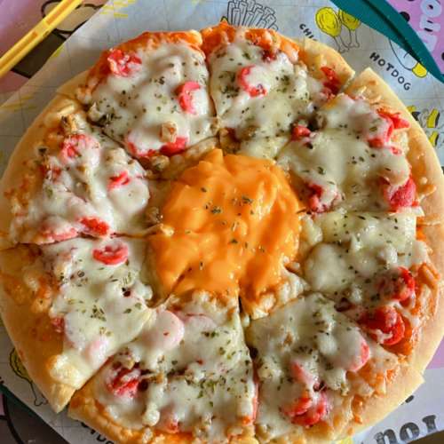 pizza chesee lava