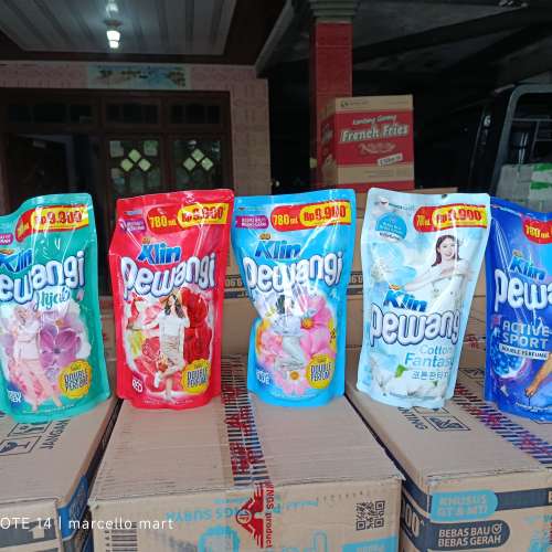 PROMO Pewangi pakaian 780ml karton ( habis)