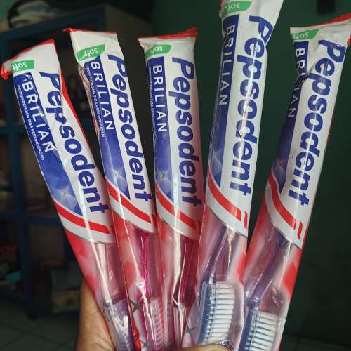 Sikat gigi pepsodent