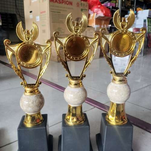 TROPHY / PIALA 1 SET Marmer