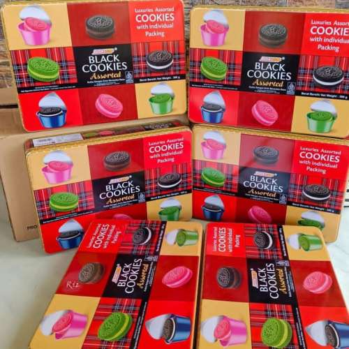 BISKITOP BLACK COOKIES KALENG MERAH KARTON