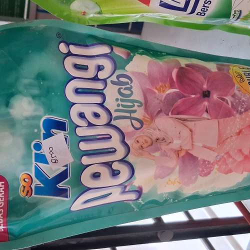 SOKLIN PEWANGI 780ML