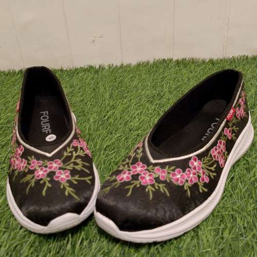 SEPATU WANITA BORDIR 085236679999