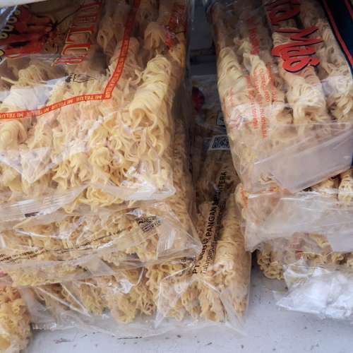 MIE KUNING SEGALA MERK RANDOM