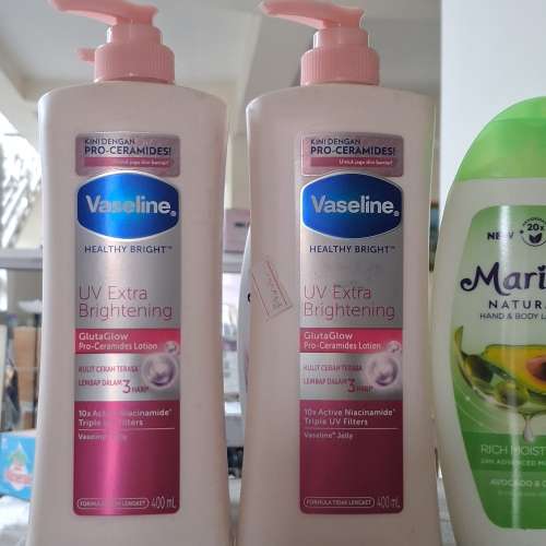 VASELINE HAND & BODY LOTION
