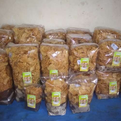 Kripik pangsit dan bakso