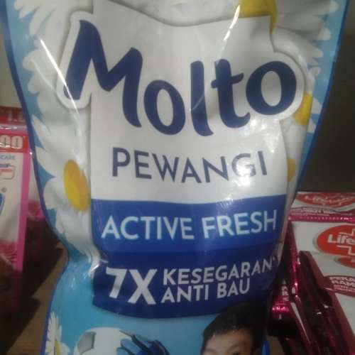 Molto pewangi kemasan 765ml